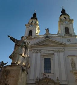 Pázmány Péter szobra