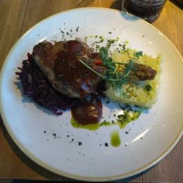 Pearl Harbor Restaurant, Bowling & Bar - Stop Shop Budapest - Étel/ital