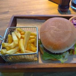 Pearl Harbor Restaurant, Bowling & Bar - Stop Shop Budapest - Étel/ital