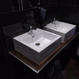 Pearl Harbor Restaurant, Bowling & Bar - Stop Shop Budapest - Mosdó