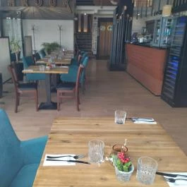 Pearl Harbor Restaurant, Bowling & Bar - Stop Shop Budapest - Belső