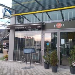 Pearl Harbor Restaurant, Bowling & Bar - Stop Shop Budapest - Külső kép