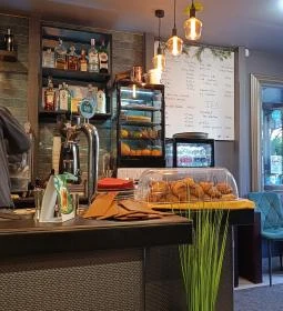 Pepe & Milán croissant & espresso bar