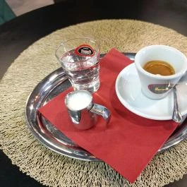 Pepe & Milán croissant & espresso bar Budapest - Étel/ital