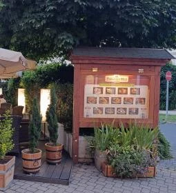  Perkovátz Ház English Pub & Restaurant