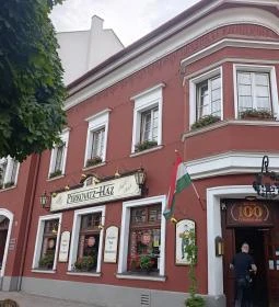  Perkovátz Ház English Pub & Restaurant