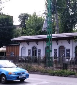 Peron váróterem söröző