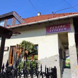 Pesaro Pizzéria Érd - Külső kép