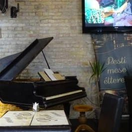 Pesti Mese Budapest - Belső