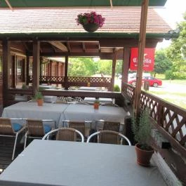 Petneházy Club Hotel Budapest - Medence/kert