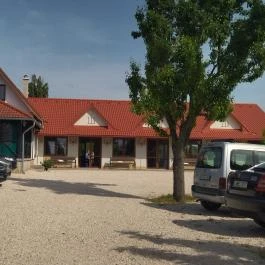 Petrovai Pince Monor - Külső kép