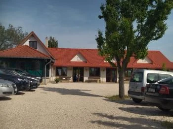 Petrovai Pince Monor