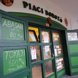 Piaci Borozó Vác - Külső kép