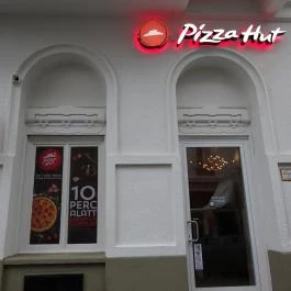 Pizza Hut - Arany János utca Budapest - Külső kép