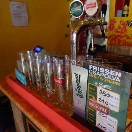 Gyros Kert, Aggtelek - Belső