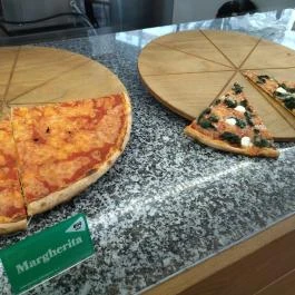 Pizza Me - Móricz Zsigmond körtér Budapest - Étel/ital