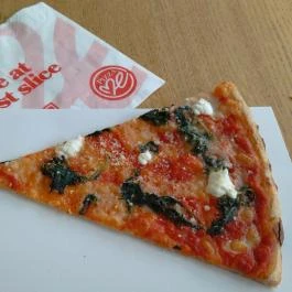 Pizza Me - Móricz Zsigmond körtér Budapest - Étel/ital