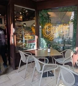 Pizzaguru Restaurant & Cafe