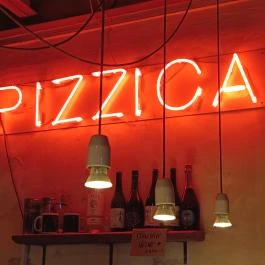 Pizzica, Budapest - Belső