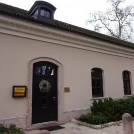 Platán Restaurant & Café, Tata - Külső kép