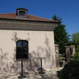 Platán Restaurant & Café, Tata - Külső kép