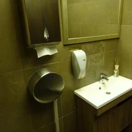 Platán Restaurant & Café, Tata - Mosdó