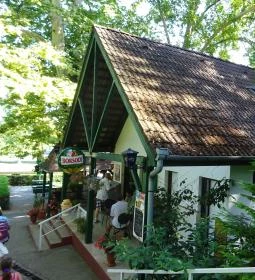 Platán Söröző-Borozó