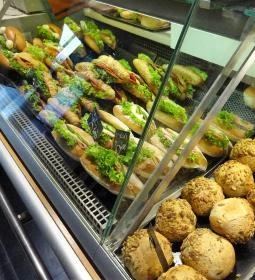 Príma Pék - Cafe & Bakery - Allee