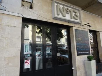 No13 Kávézó & Kultúrkocsma Budapest