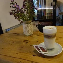 No13 Kávézó & Kultúrkocsma Budapest - Étel/ital