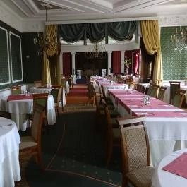 Puchner Kastélyszálló Habsburg Étterem Bikal - Belső