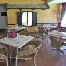 Puchner Kastélyszálló Grillterasz Bikal - Belső