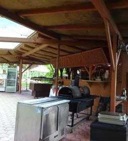 Puchner Kastélyszálló Grillterasz