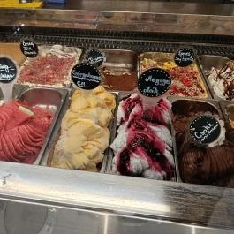 Punto Gelato Corvin Budapest - Étel/ital