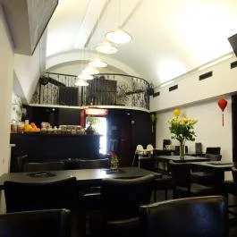 Quán Nón Vietnámi Étterem - Erzsébet tér Budapest - Belső