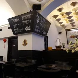 Quán Nón Vietnámi Étterem - Erzsébet tér Budapest - Belső