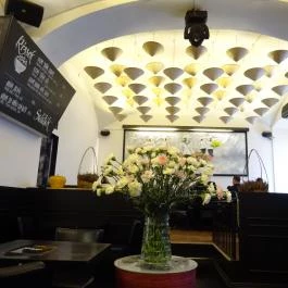 Quán Nón Vietnámi Étterem - Erzsébet tér Budapest - Belső