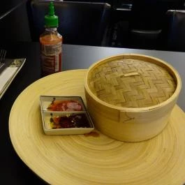 Quán Nón Vietnámi Étterem - Erzsébet tér Budapest - Étel/ital