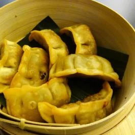 Quán Nón Vietnámi Étterem - Erzsébet tér Budapest - Étel/ital