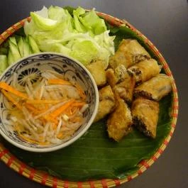 Quán Nón Vietnámi Étterem - Erzsébet tér Budapest - Étel/ital