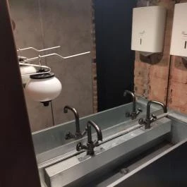 R56 Söröző Budapest - Mosdó