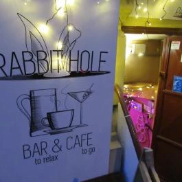 Rabbit Hole Bar & Café Budapest - Belső