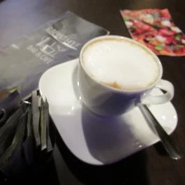 Rabbit Hole Bar & Café Budapest - Étel/ital