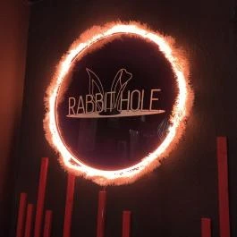 Rabbit Hole Bar & Café Budapest - Belső