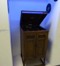 Rádió és TV-történeti Kiállítóhely