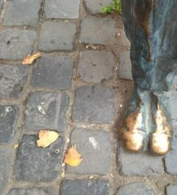 Radnóti Miklós szobor