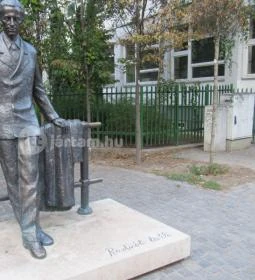 Radnóti Miklós szobra