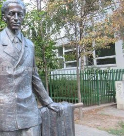 Radnóti Miklós szobra