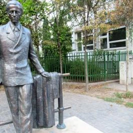 Radnóti Miklós szobra Budapest - Egyéb