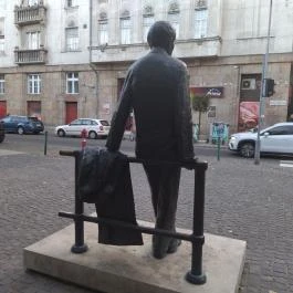 Radnóti Miklós szobra Budapest - Egyéb